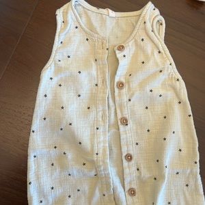 Quincy Mae cream jumper with black stars print in size 12-18 months
